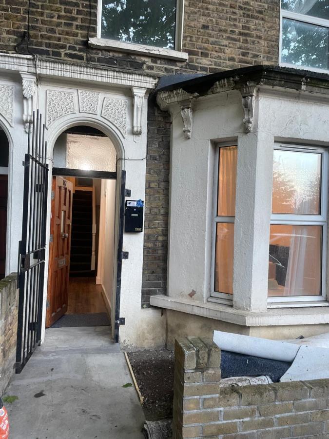 147 Knapp Road House Лондон Екстериор снимка